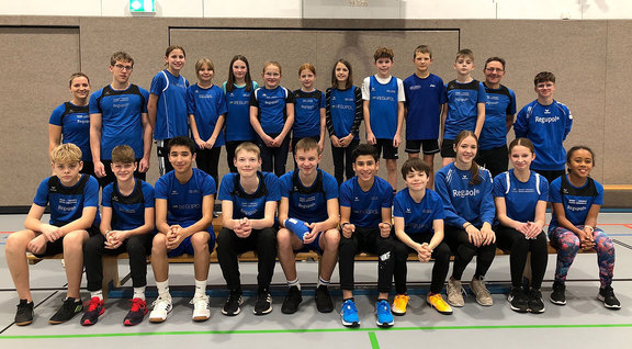 Leichtathletik im VfL Bad Berleburg: Leichtathletik-Team Kinder von 11 bis 16 Jahren mit Trainerduo Andreas Wahl und Celina Bernshausen.